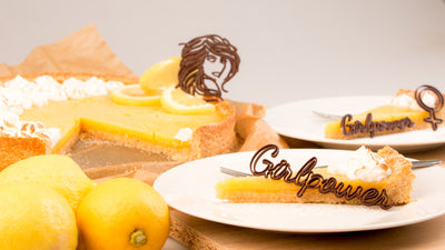 Tarte au citron avec des motifs 3D Choco comme décoration de gâteau